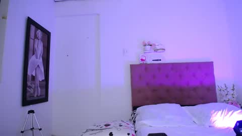 Snapshot of laura_candy02 chatting on December 2024 03:42:02 PM LAURA online show from December 2024 03:42:02 PM