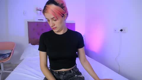 Snapshot of laura_candy02 chatting on January 2025 01:09:01 PM LAURA online show from January 2025 01:09:01 PM