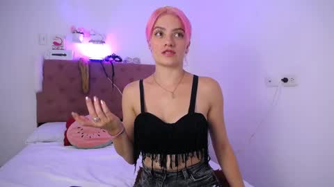 Snapshot of laura_candy02 chatting on January 2025 06:56:01 PM LAURA online show from January 2025 06:56:01 PM