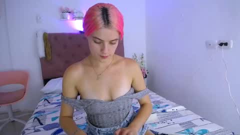 Snapshot of laura_candy02 chatting on February 2025 05:58:01 PM LAURA online show from February 2025 05:58:01 PM