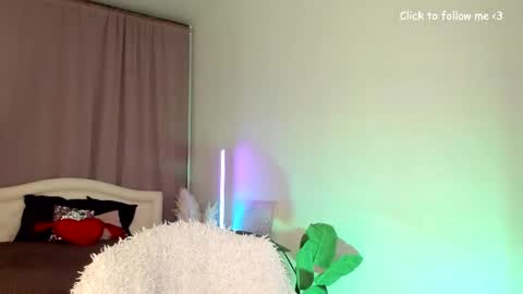 Laura online show from October 2025 07:27:01 PM