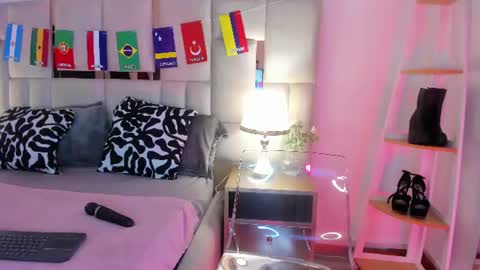 laura_dicardy online show from June 2026 11:23:02 AM