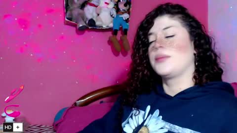 Snapshot of laura_fountain_ chatting on April 2026 11:21:01 AM weedcam Curly Laura OF online show from April 2026 11:21:01 AM