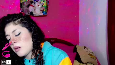 Snapshot of laura_fountain_ chatting on April 2026 10:25:02 PM weedcam Curly Laura OF online show from April 2026 10:25:02 PM