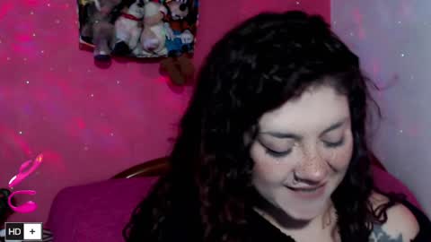 Snapshot of laura_fountain_ chatting on April 2026 08:45:02 PM weedcam Curly Laura OF online show from April 2026 08:45:02 PM