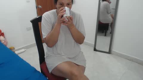 laura_foxx2379 online show from November 2025 09:46:02 PM