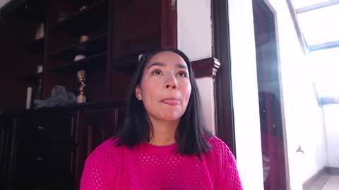 Snapshot of laura_golden1 chatting on December 2024 08:01:02 PM lLAURA online show from December 2024 08:01:02 PM