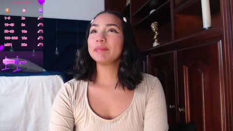 Snapshot of laura_golden1 chatting on December 2024 01:32:01 AM lLAURA online show from December 2024 01:32:01 AM