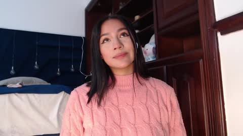 Snapshot of laura_golden1 chatting on December 2024 01:24:01 AM lLAURA online show from December 2024 01:24:01 AM