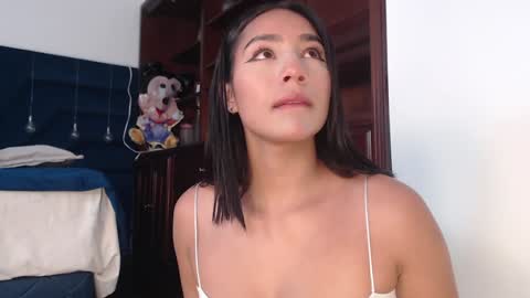 Snapshot of laura_golden1 chatting on January 2025 07:13:01 PM lLAURA online show from January 2025 07:13:01 PM