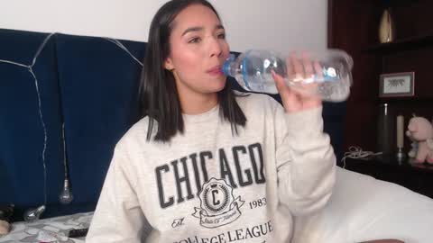 Snapshot of laura_golden1 chatting on January 2025 01:43:02 AM lLAURA online show from January 2025 01:43:02 AM
