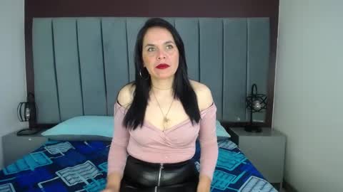 Snapshot of laura_hotties chatting on February 2025 01:19:02 PM laura hotties online show from February 2025 01:19:02 PM