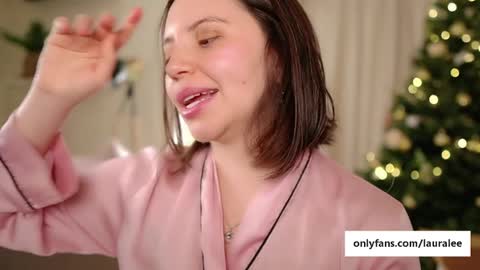 Snapshot of laura_lee chatting on December 2024 02:04:01 AM Laura Lee. online show from December 2024 02:04:01 AM