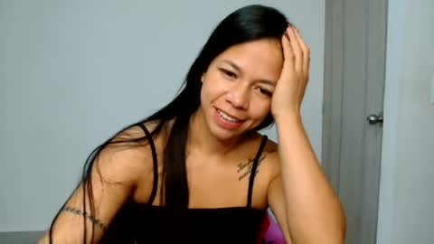 Snapshot of laura_macias chatting on August 2026 09:19:01 AM lau online show from August 2026 09:19:01 AM