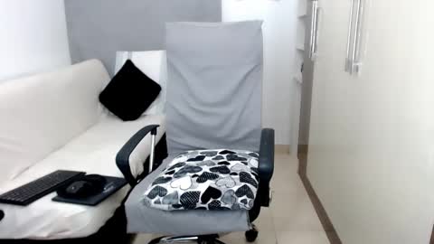 Snapshot of laura_pervert_ chatting on March 2025 02:41:01 AM Laura online show from March 2025 02:41:01 AM