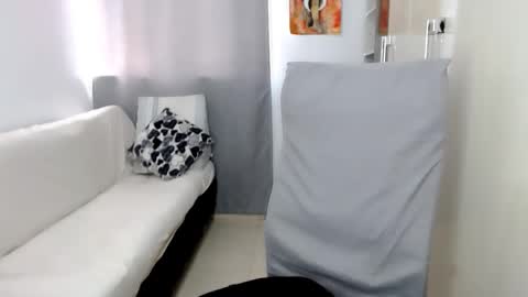 Snapshot of laura_pervert_ chatting on September 2025 08:10:01 PM Laura online show from September 2025 08:10:01 PM