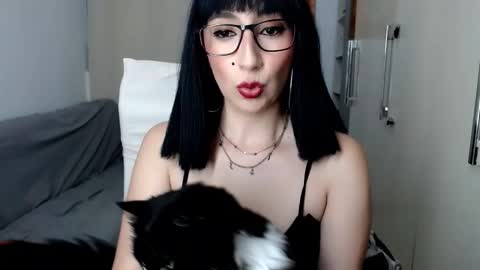 Snapshot of laura_pervert_ chatting on October 2025 10:54:02 PM Laura online show from October 2025 10:54:02 PM