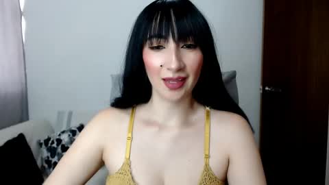 Laura online show from May 2026 06:02:02 PM