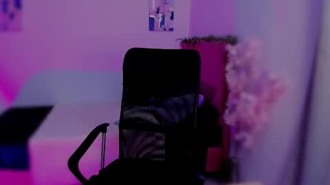 Laura Rose online show from November 2025 06:48:02 PM