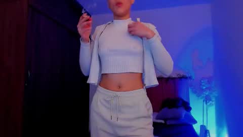 Snapshot of laura_r23 chatting on January 2026 06:10:02 PM Laura Rose online show from January 2026 06:10:02 PM