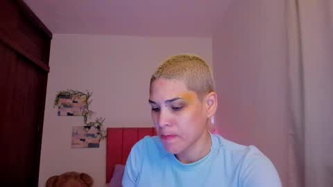 Snapshot of laura_r23 chatting on January 2026 10:14:02 PM Laura Rose online show from January 2026 10:14:02 PM