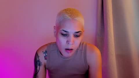 Snapshot of laura_r23 chatting on January 2026 04:39:01 AM Laura Rose online show from January 2026 04:39:01 AM