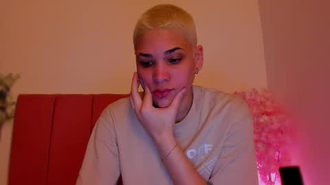 Snapshot of laura_r23 chatting on January 2026 06:12:02 PM Laura Rose online show from January 2026 06:12:02 PM