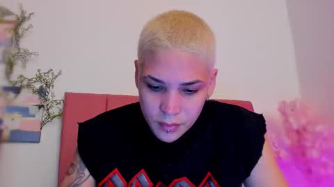 Snapshot of laura_r23 chatting on January 2026 06:17:01 AM Laura Rose online show from January 2026 06:17:01 AM