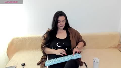 Laura online show from December 2025 09:00:02 PM