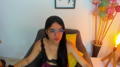 Snapshot of laura_soe chatting on January 2025 01:28:01 PM LAURA SOE online show from January 2025 01:28:01 PM