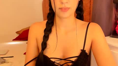 LAURA SOE online show from February 2026 07:06:02 PM