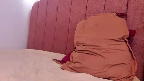 Snapshot of laura_soe chatting on February 2026 05:14:01 PM LAURA SOE online show from February 2026 05:14:01 PM