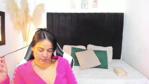 LAURA SOE online show from June 2026 02:05:01 AM