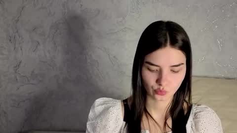 Laura online show from March 2026 12:54:01 PM