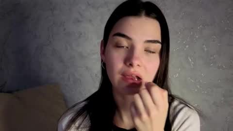 Laura online show from March 2026 12:10:02 PM