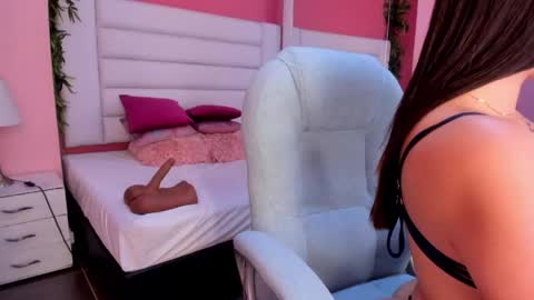Laura online show from May 2026 04:04:02 PM