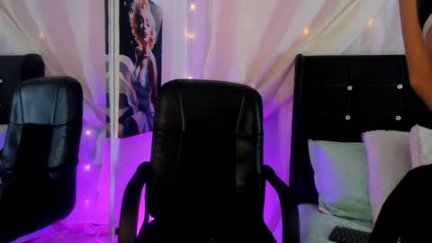 Laura Blue online show from October 2025 09:48:02 PM