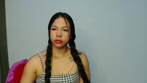 lauracb          online show from April 2026 04:12:01 AM