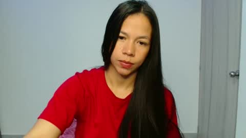 lauracb          online show from April 2026 02:33:01 PM