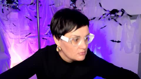 lauradavidsons online show from October 2025 06:31:01 PM