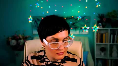 lauradavidsons online show from October 2025 06:42:01 PM