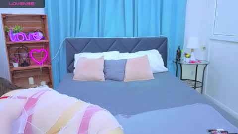 Laura online show from October 2025 07:05:02 AM