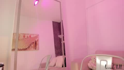 Snapshot of laurah_hill chatting on September 2025 12:05:02 PM Lau online show from September 2025 12:05:02 PM