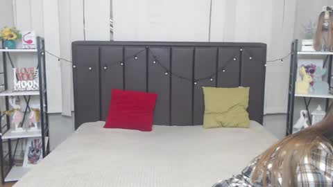 LauraHlot online show from October 2025 05:52:02 AM