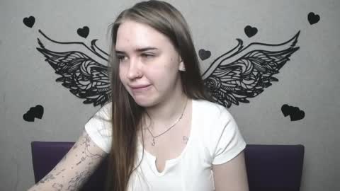 LauraHlot online show from April 2026 05:43:02 PM