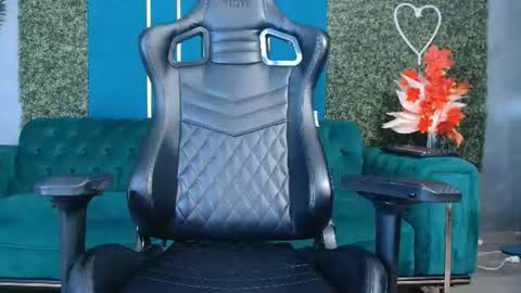 laura online show from July 2026 05:58:01 AM