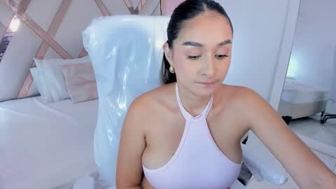 Snapshot of lauraklark chatting on November 2025 01:56:02 PM laura online show from November 2025 01:56:02 PM