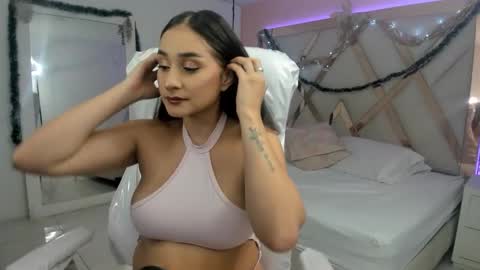 Snapshot of lauraklark chatting on December 2025 09:52:02 PM laura online show from December 2025 09:52:02 PM