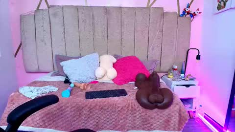 Snapshot of lauraltt chatting on December 2025 08:37:02 PM lauraltt online show from December 2025 08:37:02 PM