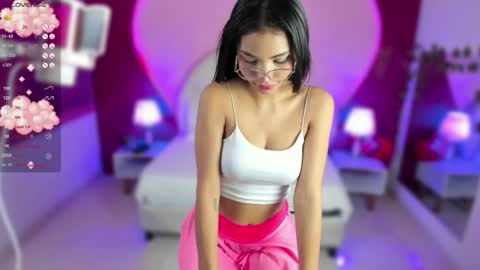 Snapshot of lauramartin1 chatting on December 2024 01:27:01 AM Laura MartinGMT-5 2200-0600 online show from December 2024 01:27:01 AM